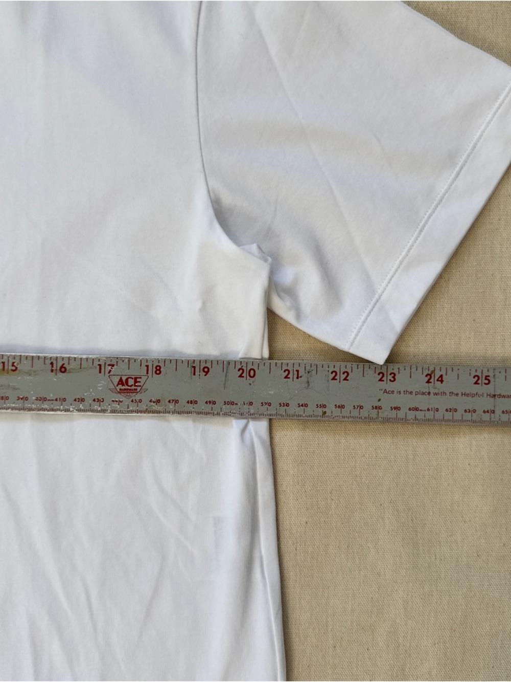 Uniqlo White Short Sleeve Crewneck T-Shirt - Picture 5 of 5